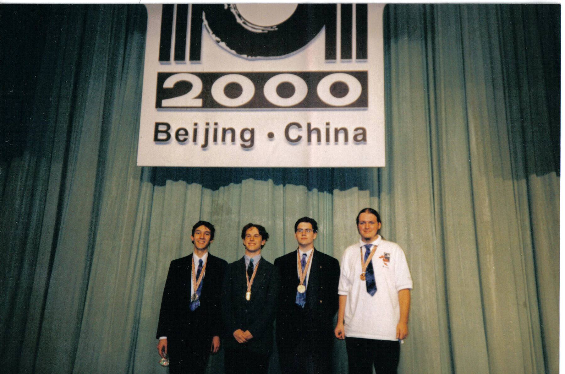 2000 IOI Team